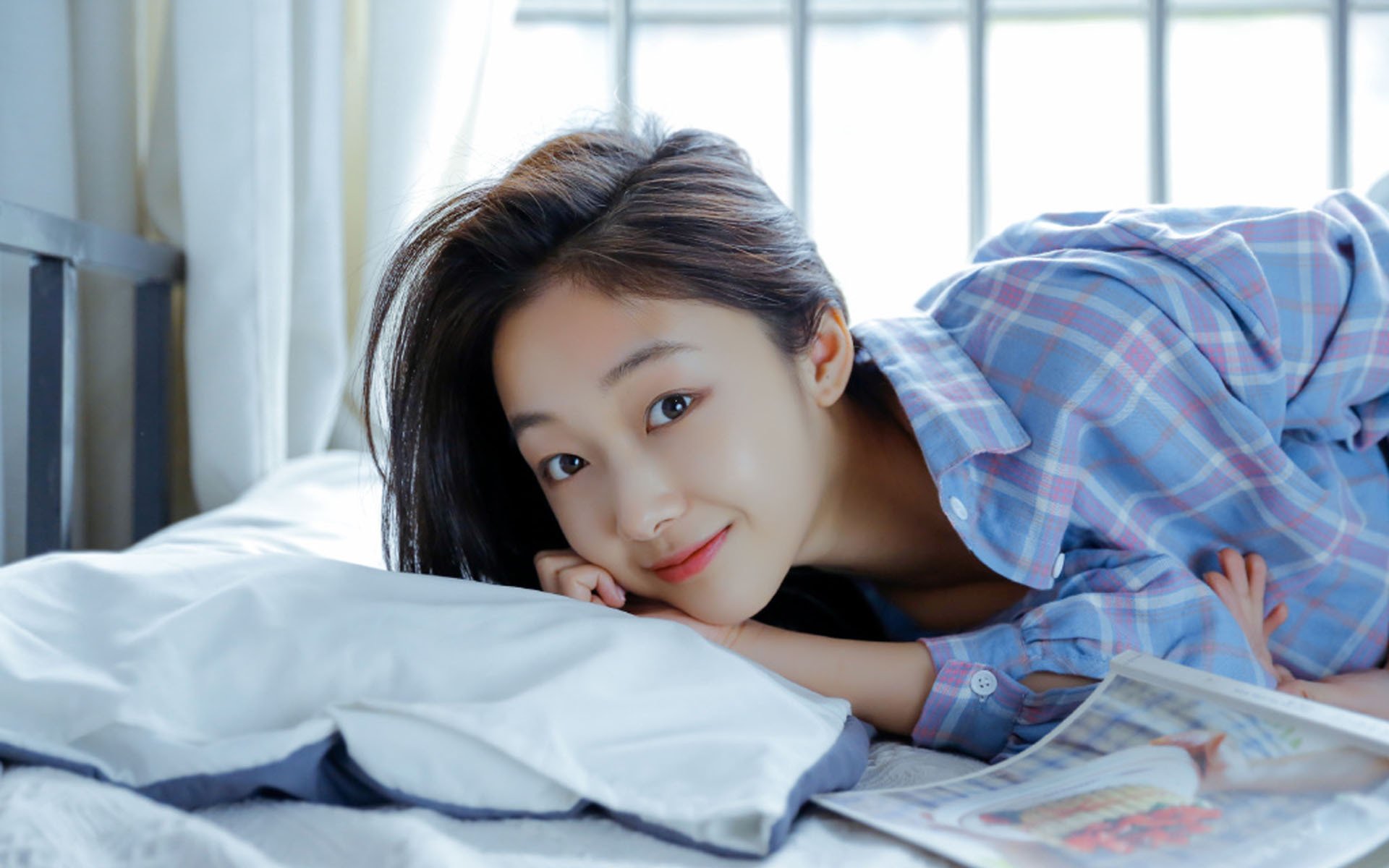 开云esports-拜仁5-0奥格斯堡，莱万帽子戏法，德甲_拜仁6-0大胜夺冠莱万戴帽